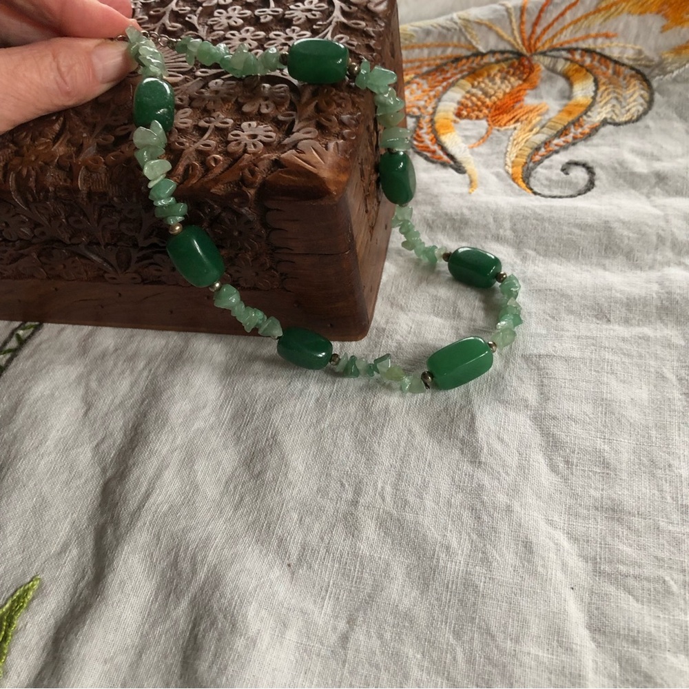 Vintage H.D.N.Y. Green Adventurine Necklace. Crystal Chips and Barrel Beads - Picture 11 of 12